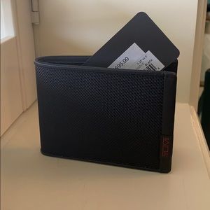Brand new Tumi billfold *+ bonus billfold*